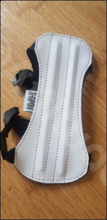 X-Spot Quest Leather Armguard Armguards Gloves & Tabs